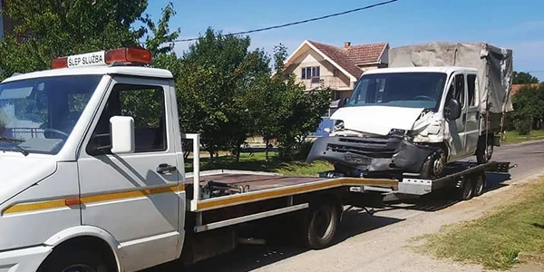 Šlep služba VSS slepovanje kombija sa mesta udesa